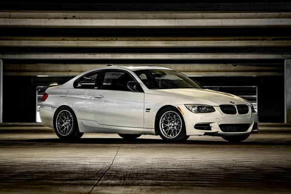 BMW 3シリーズ E90/E91/E92/E93 に APEX ARC-8 F:17x9J ET30 / R:17x9.5J ET35 を装着