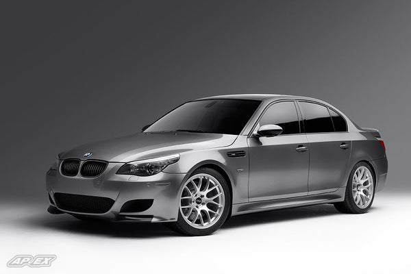 BMW M5 E60 に APEX EC-7 F:19x8.5J ET35 / R:19x10.5J ET22 を装着