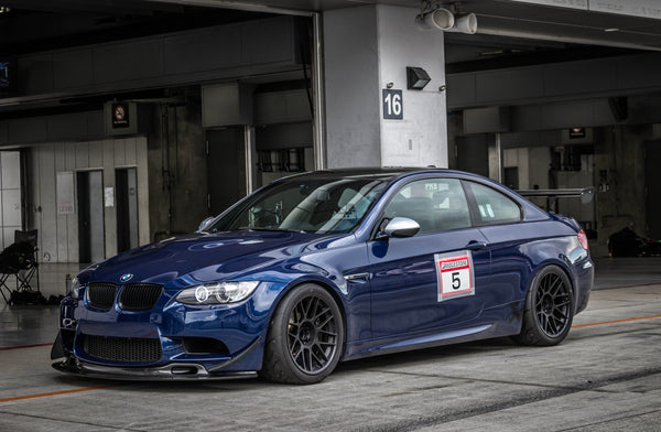 BMW M3 E90/E92/E93 に APEX ARC-8 18x10.5J ET22 を装着