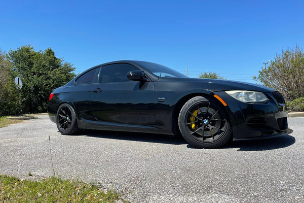 BMW 3シリーズ E90/E91/E92/E93 に APEX VS-5RS F:17x9J ET30 / R:17x9.5J ET35 を装着