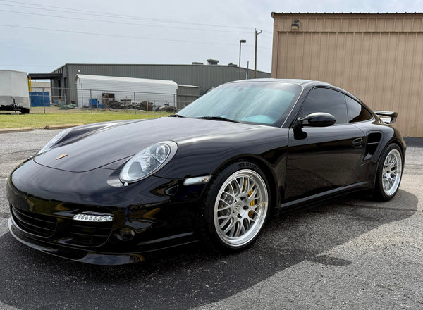 PORSCHE 911 997 ターボ・カレラ4S に APEX ML-10RT 19x9J ET50 / 19x12J ET46 Machined Lip Brushed Clear を装着