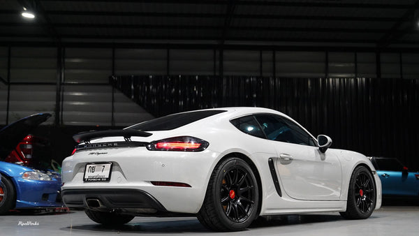 PORSCHE 718 ケイマン に APEX SM-10 18x8.5J ET45 / 18x10J ET36 サテンブラックを装着