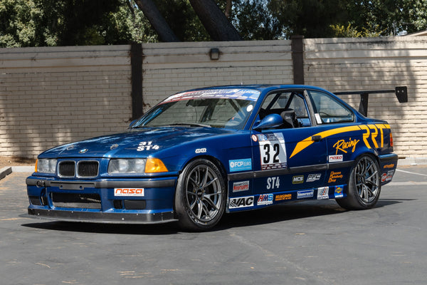 BMW 3シリーズ E36 に APEX VS-5RS 17x9J ET42 を装着