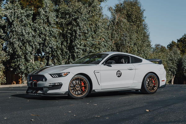 FORD マスタング シェルビー GT350/GT350R に APEX SM-10RS 19x11J ET52 Satin Bronze を装着