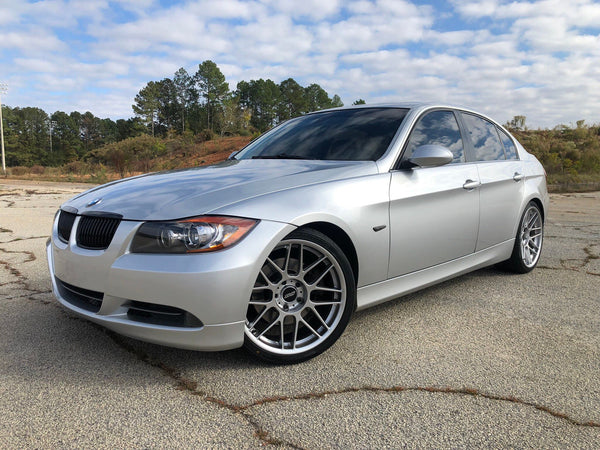 BMW 3シリーズ E90/E91/E92/E93 に APEX ARC-8 F:19x9J ET28 / R:19x9.5J ET33 を装着