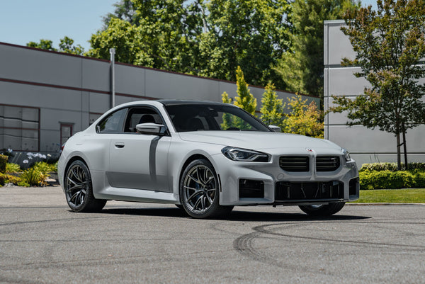 BMW M2 G87 に APEX VS-5RS F:19x10J ET12 / R:20x11J ET18 を装着