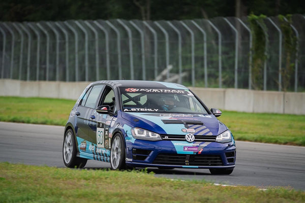 VW ゴルフR MK7 に APEX SM-10 18x9J ET42 Race Silver を装着
