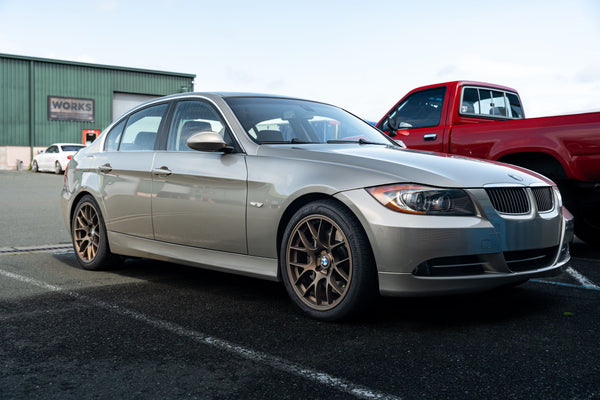 BMW 3シリーズ E90/E91/E92/E93 に APEX EC-7 18x8.5J ET35 を装着