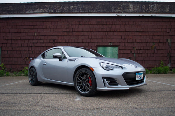 TOYOTA GR86/86/SUBARU BRZ に APEX ARC-8 17x9J ET35 Anthracite を装着