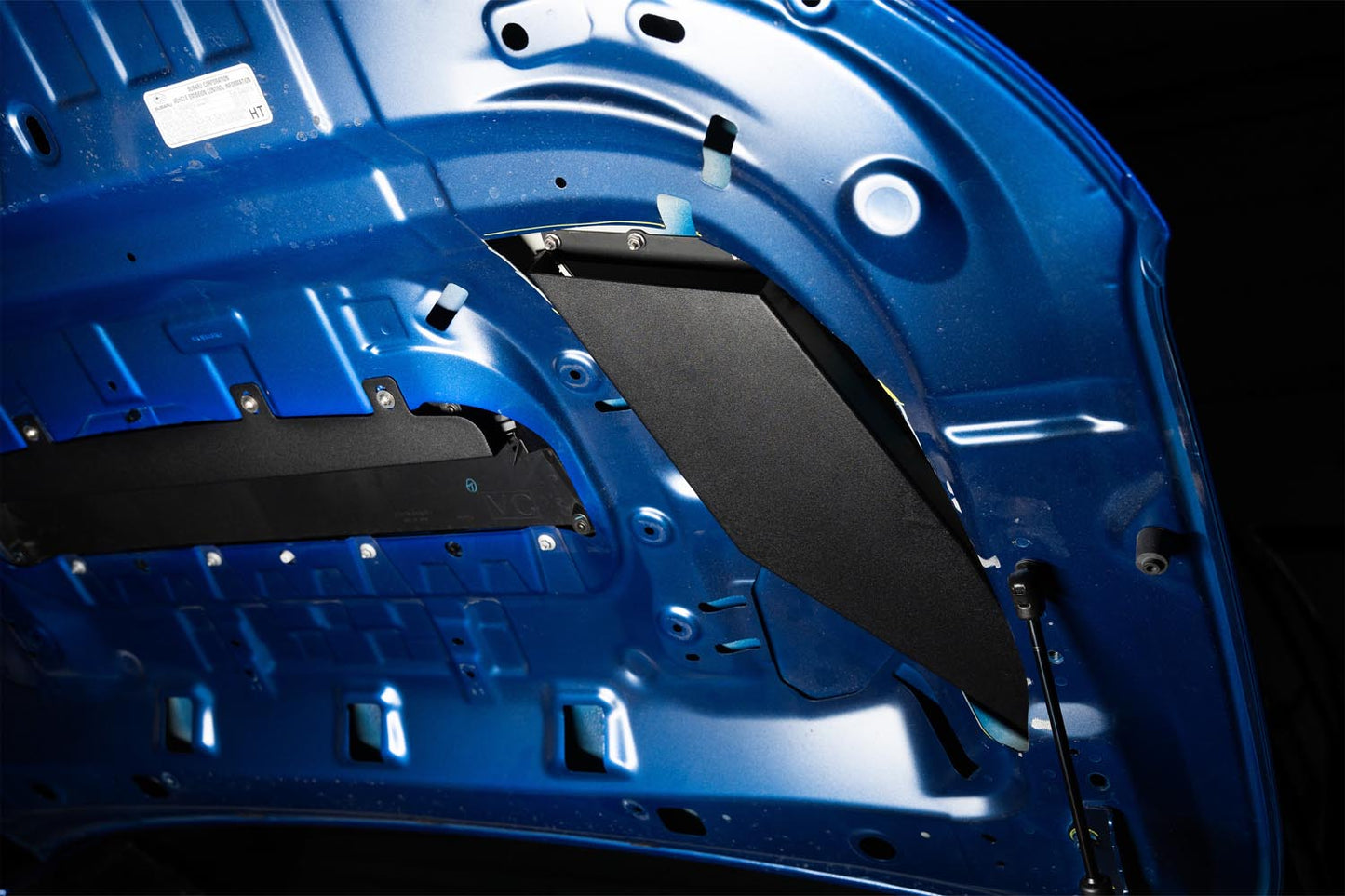 VERUS ENGINEERING(ヴェルスエンジニアリング)A0660A:SUBARU WRX(VBH)・ボンネットルーバーレインガード