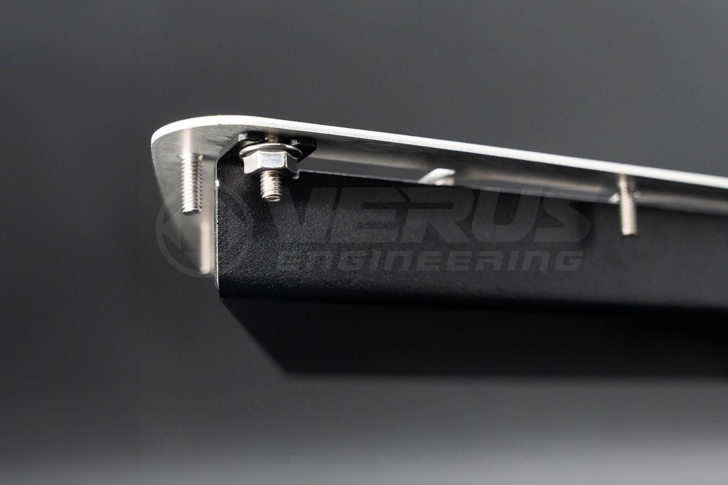 VERUS ENGINEERING(ヴェルスエンジニアリング)A0660A:SUBARU WRX(VBH)・ボンネットルーバーレインガード