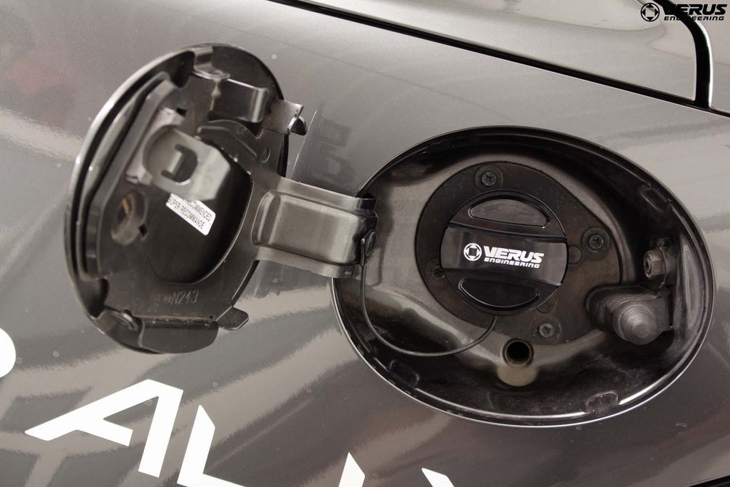 VERUS ENGINEERING(ヴェルスエンジニアリング)A0572A:マツダ ロードスター(ND系):ガスキャップカバー(全3色)