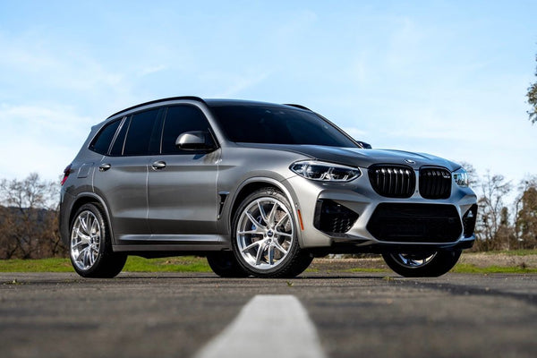 BMW X3M F97 に APEX VS-5RX F:21x9.5J ET22 / R:21x10.5J ET36 を装着