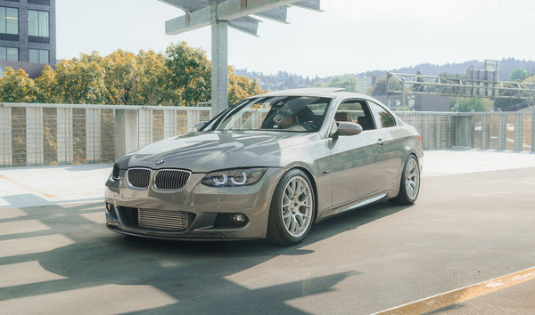BMW 3シリーズ E90/E91/E92/E93 に APEX EC-7 F:18x9J ET30 / R:18x10J ET25 を装着