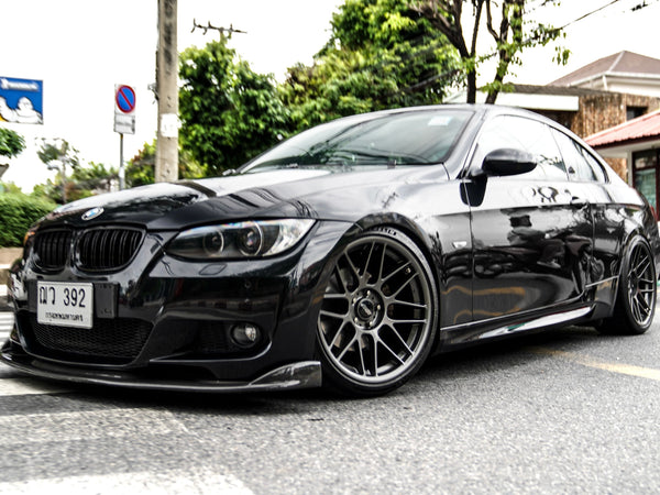 BMW 3シリーズ E90/E91/E92/E93 に APEX ARC-8 F:19x9J ET28 / R:19x9.5J ET22 を装着