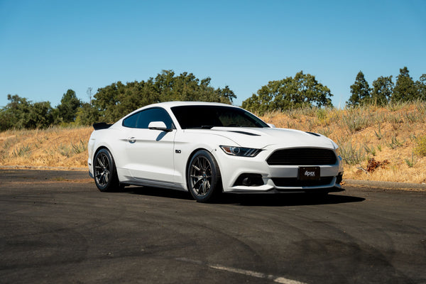 FORD マスタング S550 に APEX VS-5 18x10J ET40 Anthracite を装着