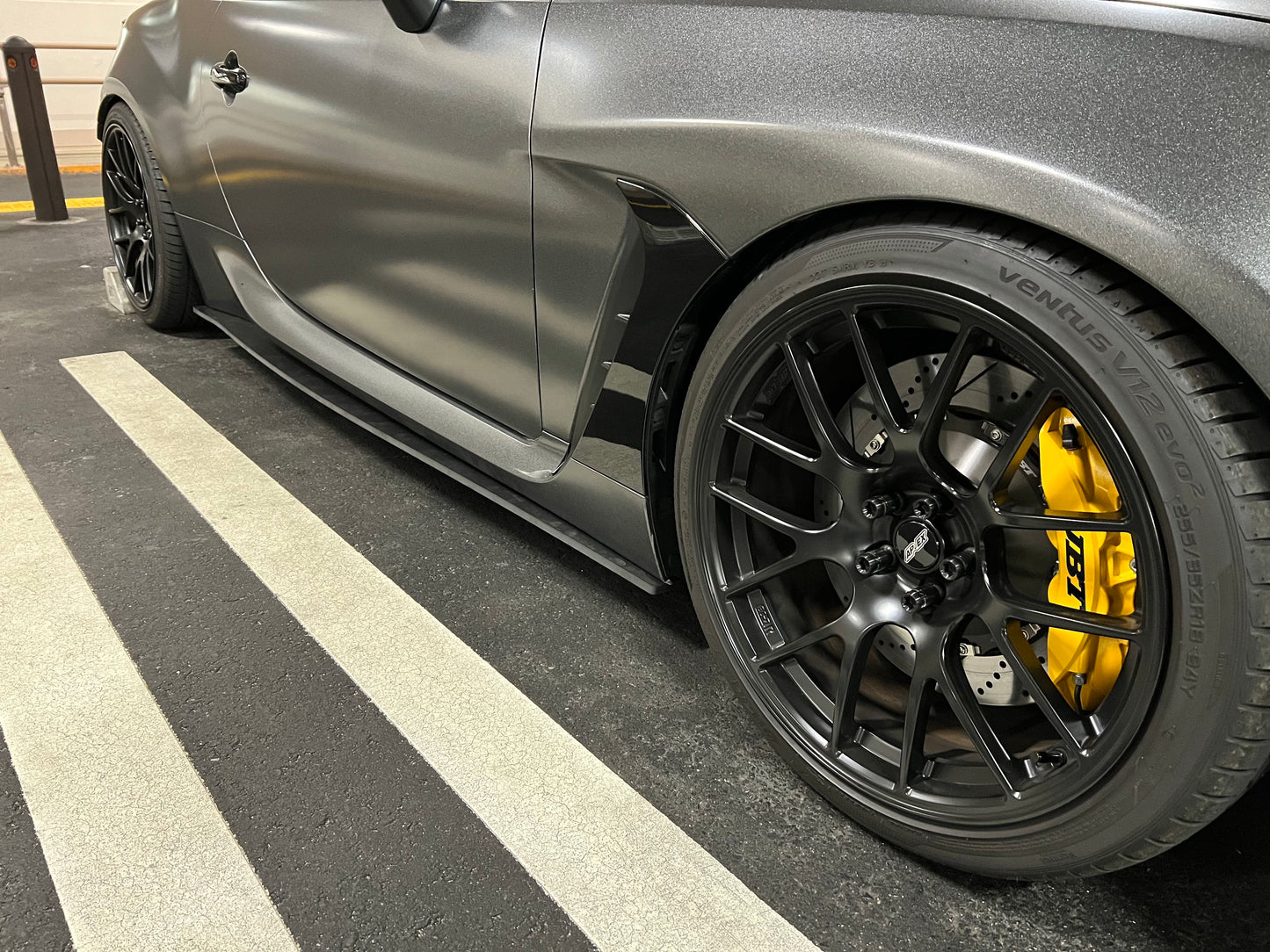 VERUS ENGINEERING(ヴェルスエンジニアリング)A0453A:TOYOTA・GR86(ZN8):SUBARU:BRZ(ZD8)・ストリートサイドスプリッター