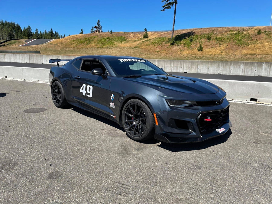 CHEVROLET カマロ 6th Gen ZL1 1LE に APEX SM-10 19x12J ET41 Satin Black を装着