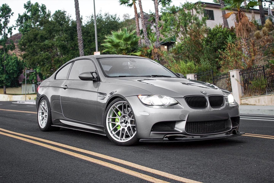 BMW M3 E90/E92/E93 に APEX ARC-8 F:19x10J ET25 / R:19x10.5J ET22 を装着