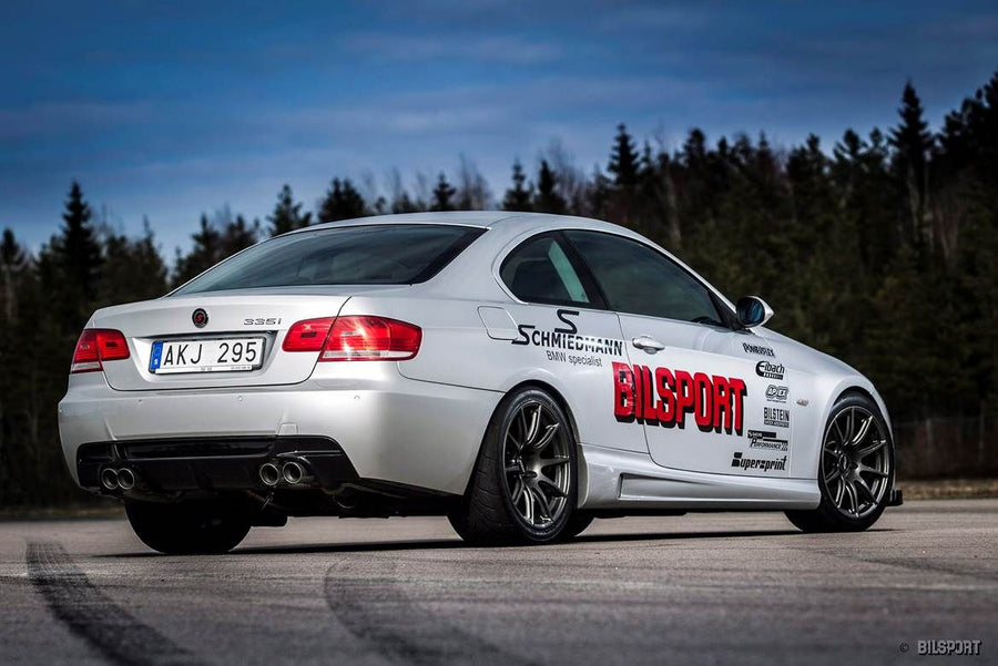 BMW 3シリーズ E90/E91/E92/E93 に APEX SM-10 F:18x9J ET30 / R:18x10J ET33 を装着