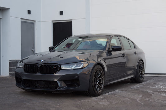 BMW M5 F90 に APEX SM-10RS 19x10J ET12 を装着