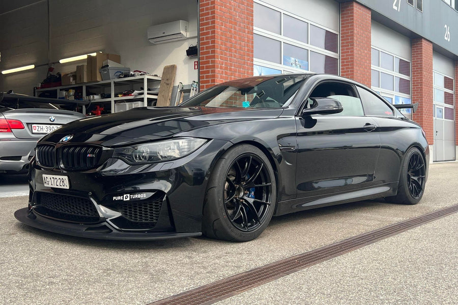 BMW M4 F82/F83 に APEX VS-5RS F:18x9.5J ET22 / R:18x11J ET44 を装着