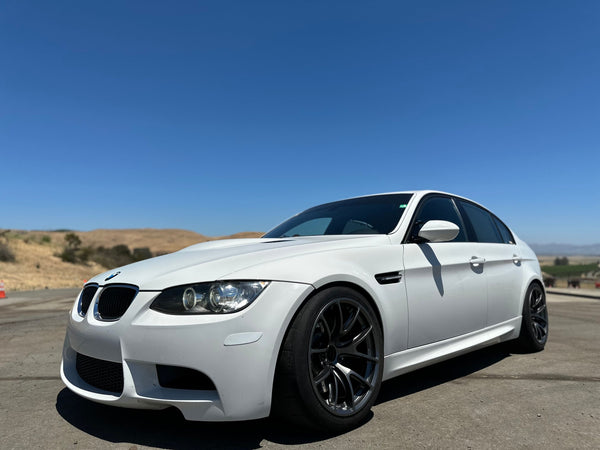 BMW M3 E90/E92/E93 に APEX VS-5RE 18x11J ET25 を装着