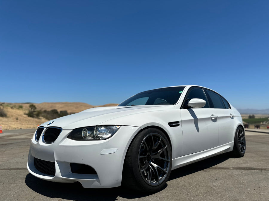 BMW M3 E90/E92/E93 に APEX VS-5RE 18x11J ET25 を装着