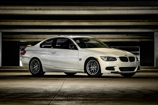 BMW 3シリーズ E90/E91/E92/E93 に APEX ARC-8 F:17x9J ET30 / R:17x9.5J ET35 を装着