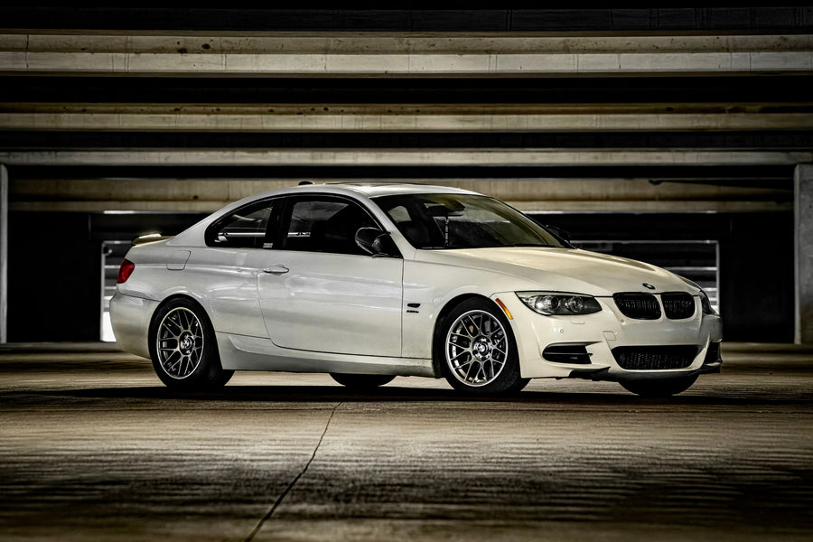 BMW 3シリーズ E90/E91/E92/E93 に APEX ARC-8 F:17x9J ET30 / R:17x9.5J ET35 を装着