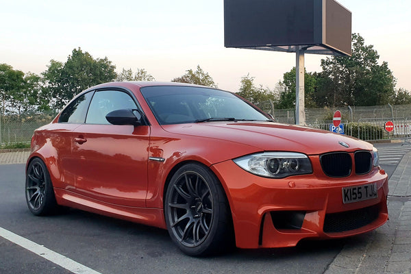 BMW 1M E82 に APEX SM-10 F:18x10J ET25 / R:18x10.5J ET22 を装着