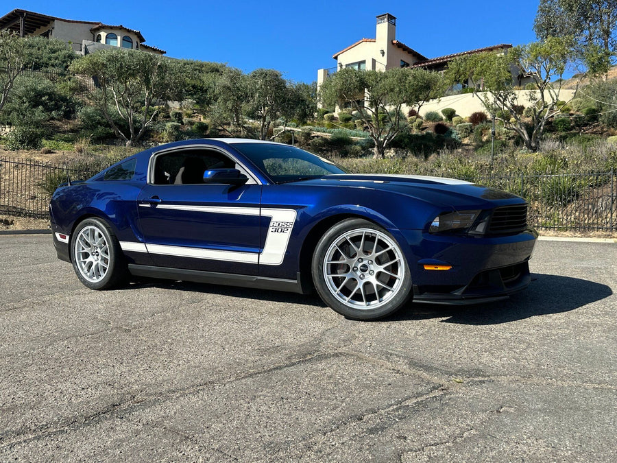 FORD マスタング S197 に APEX EC-7 19x10J ET40 Race Silver を装着