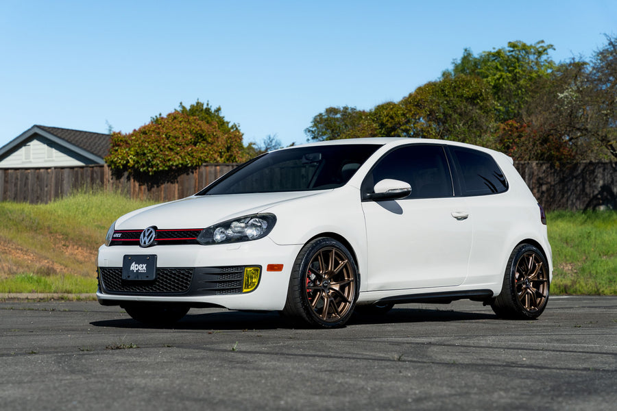 VW ゴルフGTI MK6 に APEX VS-5 18x9J ET42 Satin Bronze を装着