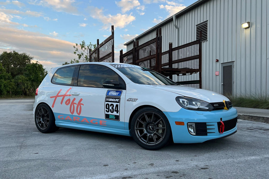 VW ゴルフGTI MK6 に APEX SM-10 17x9J ET42 Anthracite を装着