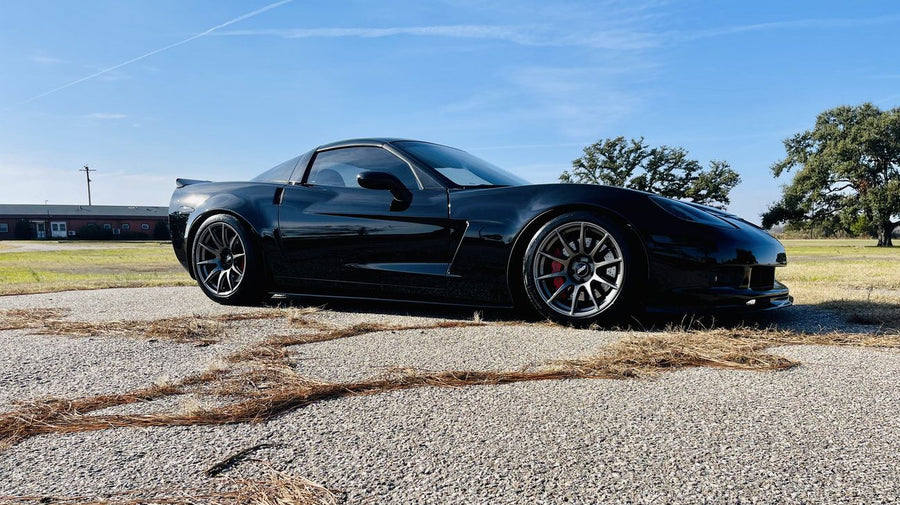 CHEVROLET コルベット C6 ワイドボディ に APEX SM-10 F:18x11J ET38 / R:19x12.5J ET55 Anthracite を装着