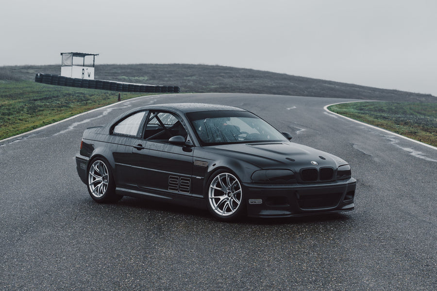 BMW M3 E46 に APEX VS-5RE 18x10J ET25 を装着