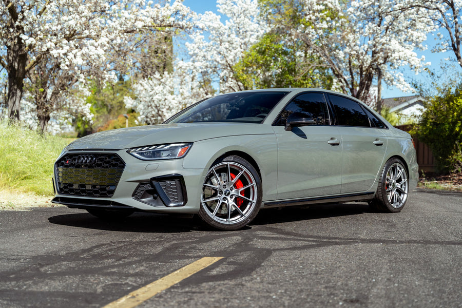 AUDI S4 B9 に APEX VS-5 19x9J ET32 スクエア ハイパーブラックを装着