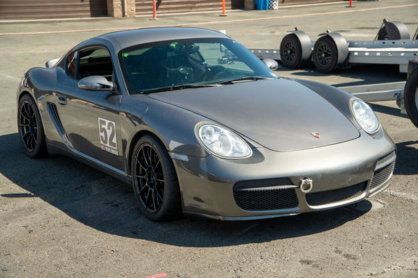 PORSCHE 987 ケイマン S に APEX SM-10RS 18x9J ET46 / 18x10J ET36 サテンブラックを装着