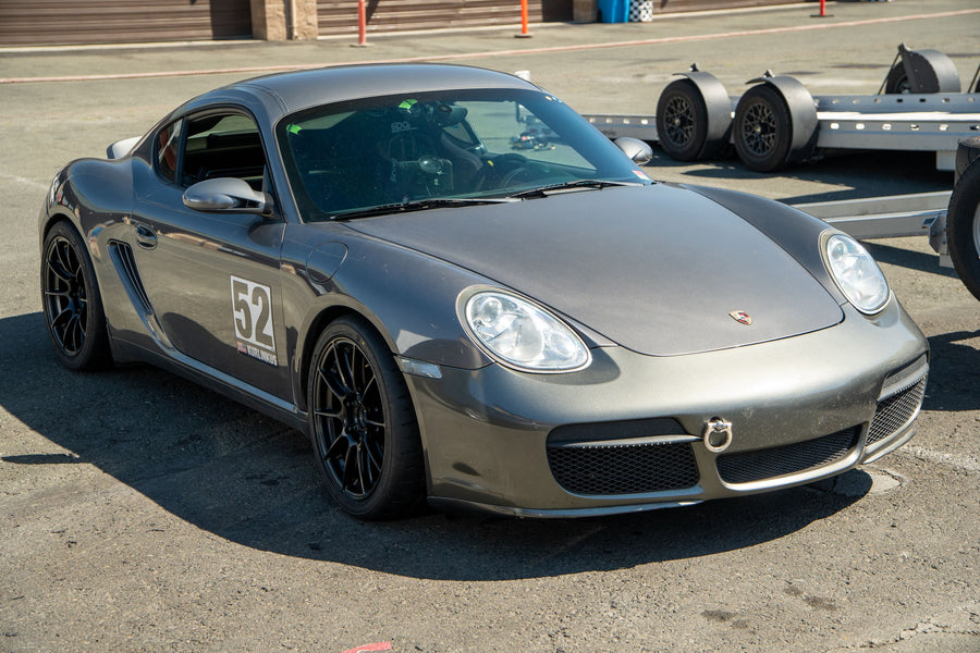 PORSCHE 987 ケイマン S に APEX SM-10RS 18x9J ET46 / 18x10J ET36 サテンブラックを装着