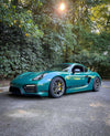 PORSCHE 981 ケイマン GTS に APEX VS-5RS 18x9J ET46 / 18x10J ET36 アンスラサイトを装着
