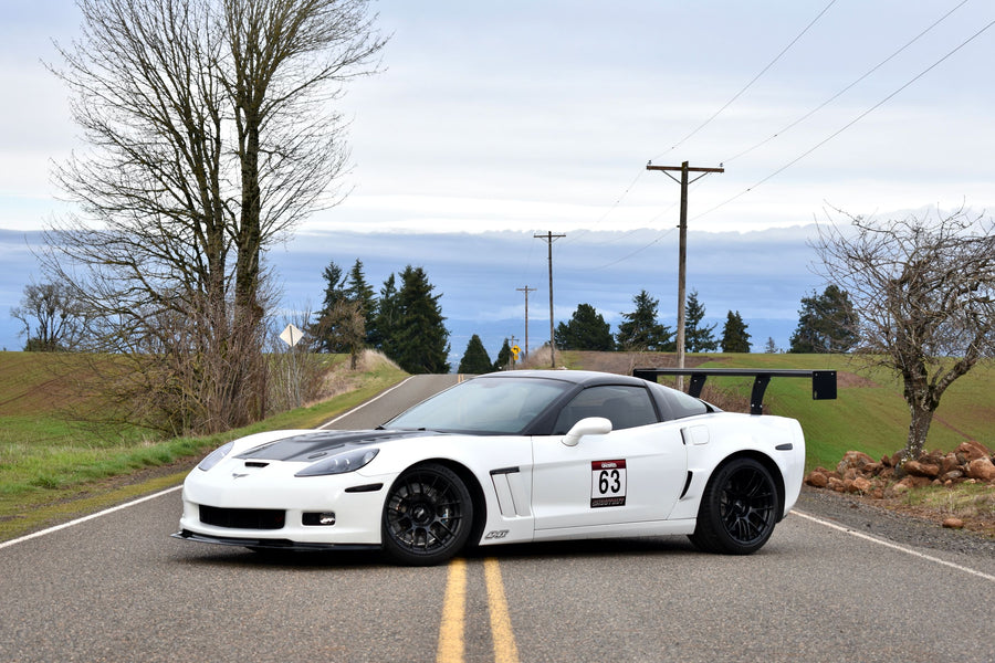 CHEVROLET コルベット C6 ワイドボディ に APEX EC-7RS F:18x11J ET38 / R:19x12.5J ET55 Satin Black を装着