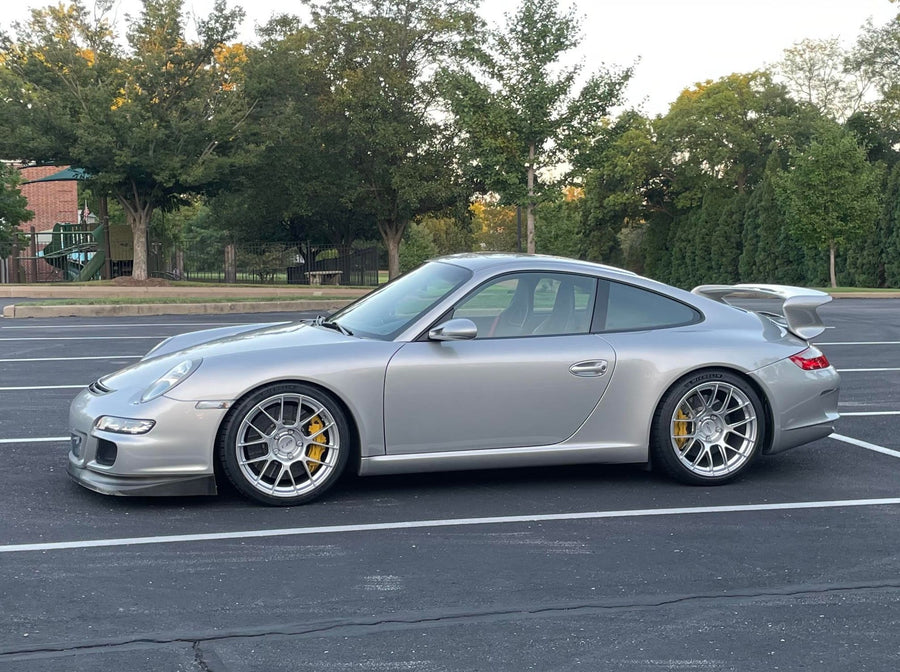 PORSCHE 911 997 GT3 に APEX EC-7RS 19x9J ET50 / 19x12J ET63 Race Silver を装着