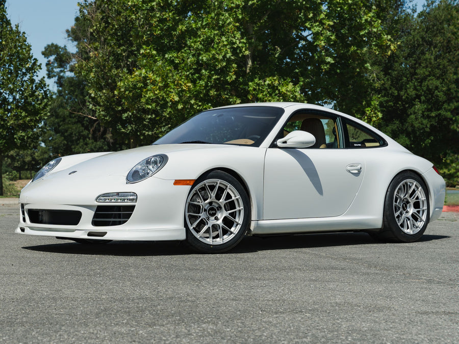 PORSCHE 911 997 カレラ に APEX EC-7RS 18x9J ET46 / 18x12J ET63 Race Silver を装着