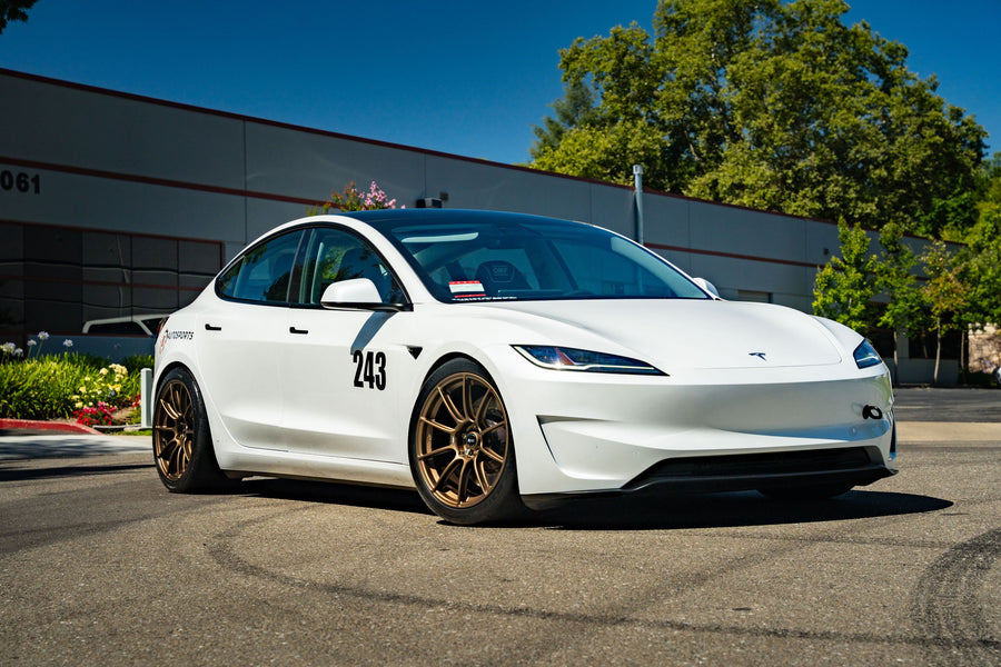 TESLA Model 3 APEX SM-10RS 19インチ Satin Bronze 装着例