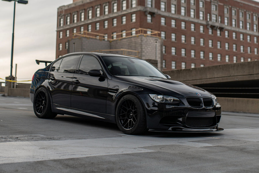 BMW M3 E90/E92/E93 に APEX ARC-8 F:18x10J ET25 / R:18x11J ET44 を装着
