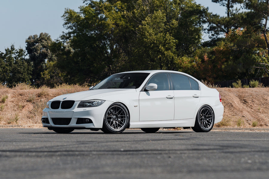 BMW 3シリーズ E90/E91 LCI に APEX ARC-8RT 17x9J ET30 を装着