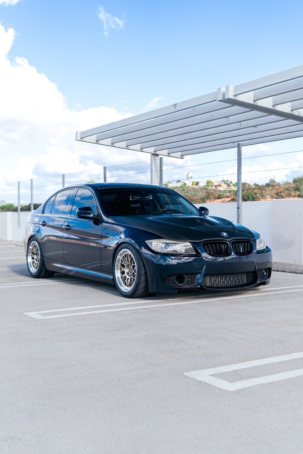 BMW 3シリーズ E90/E91/E92/E93 に APEX ML-10RT F:17x9J ET30 / R:17x9.5J ET35 を装着