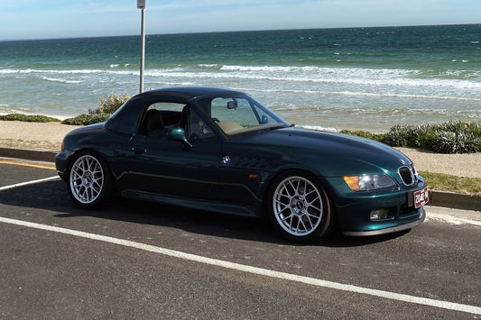 BMW Z3 E36/7 に APEX ARC-8 17x8.5J ET40 を装着