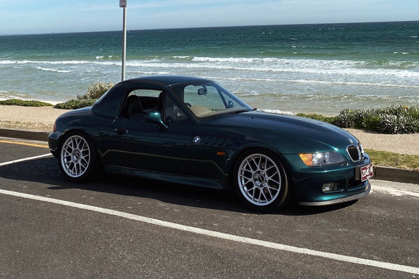 BMW Z3 E36/7 に APEX ARC-8 17x8.5J ET40 を装着
