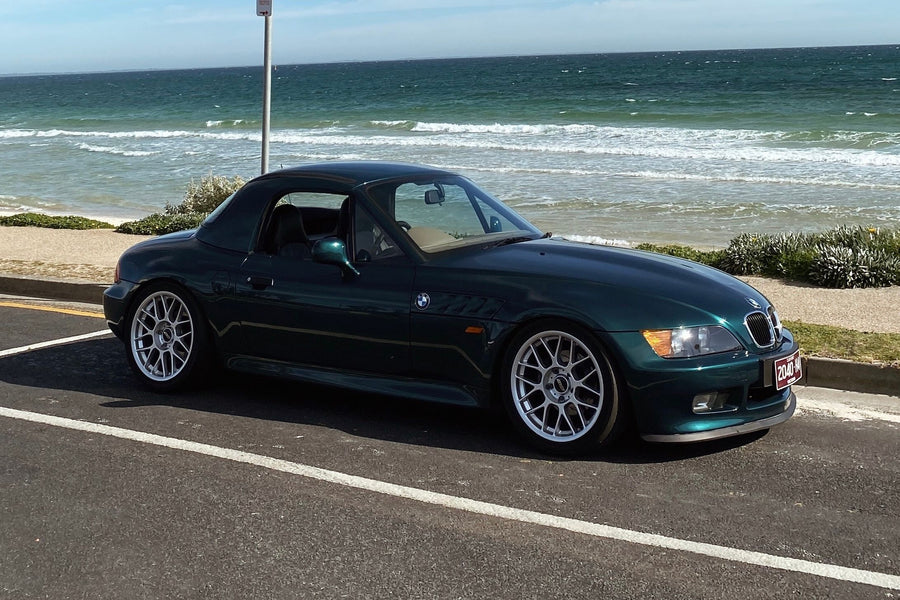 BMW Z3 E36/7 に APEX ARC-8 17x8.5J ET40 を装着